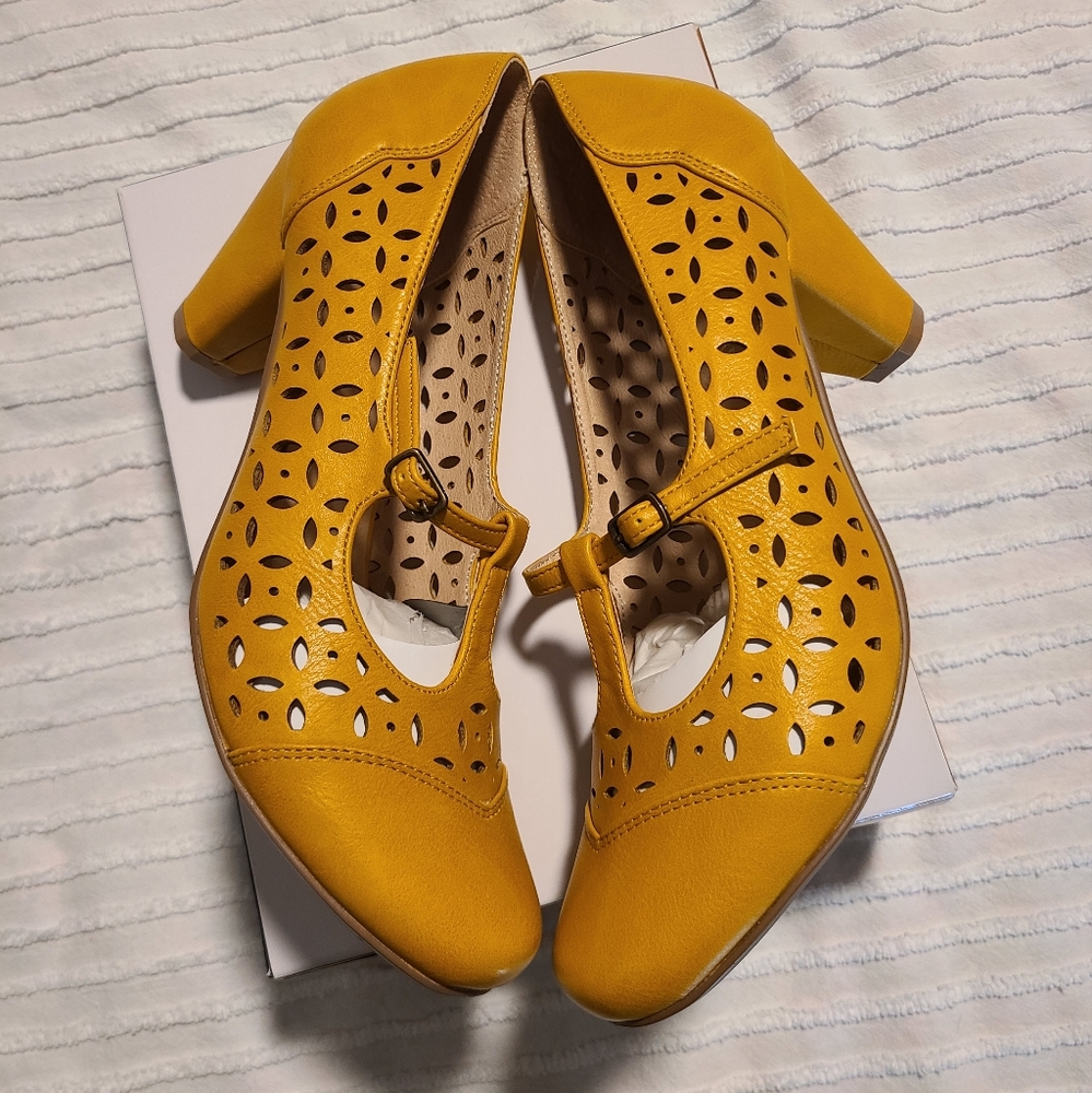 NWT ModCloth - Chelsea Crew Milan Heels - Mustard - Picture 5 of 6